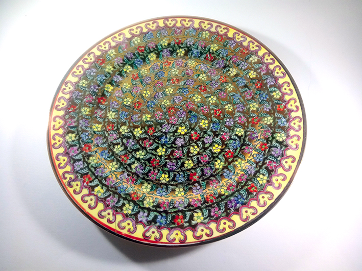 PLATE WITH GOLD